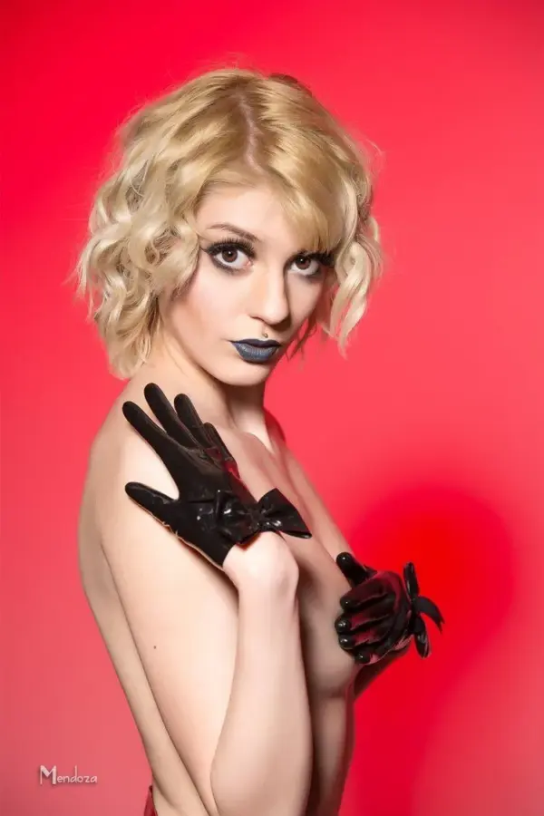 Glossy black short latex bow gloves with seamless moulded fit and 3d bow detailing