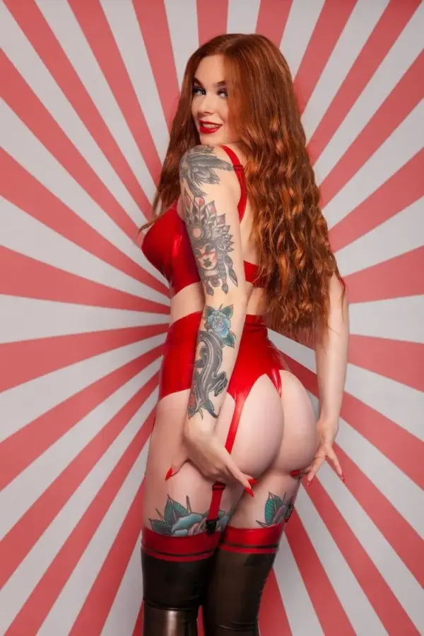 High-Waist Latex Suspender Belt – Deep Cut with 4 Attachments