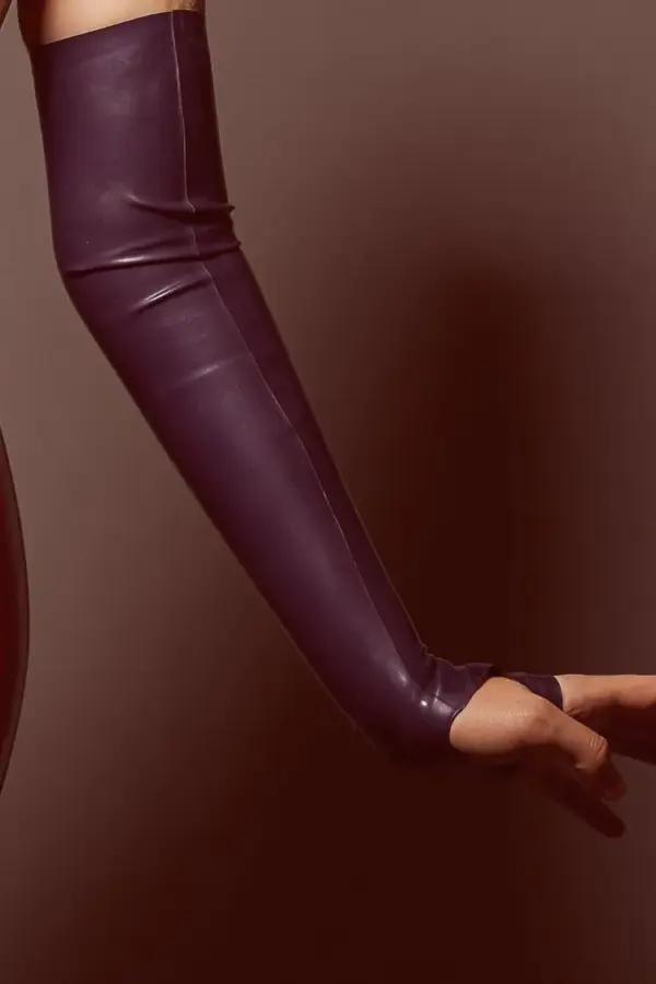 Glossy fully chlorinated fingerless latex sleeves with opera length and open hand design