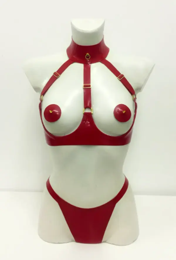 Open cup underwired rubber bra with O-ring collar detail